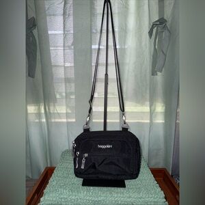 Baggallini Triple Zip Bagg-Legacy Collection